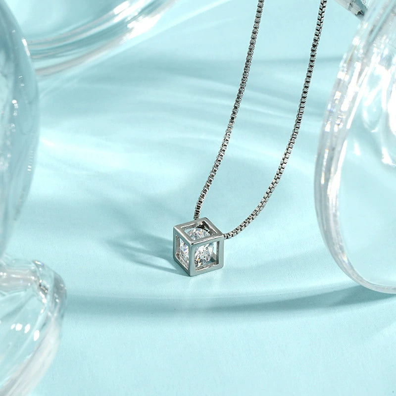 Diamond Box Pendant - Kjede