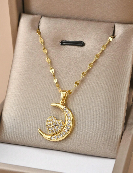 Moonlit Charm – Måne Kjede i Gull