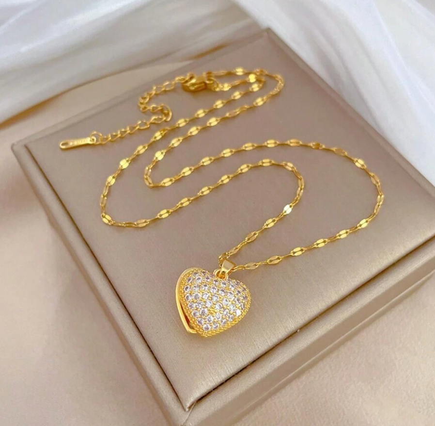 Pearl Heart – Hjerte Kjede i Gull med Perle