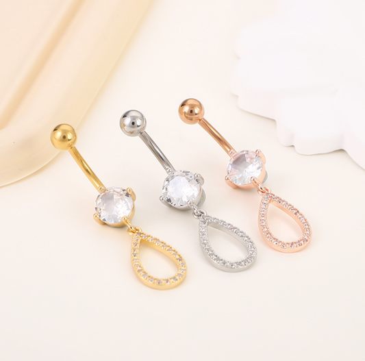 Navlepiercing med små diamanter