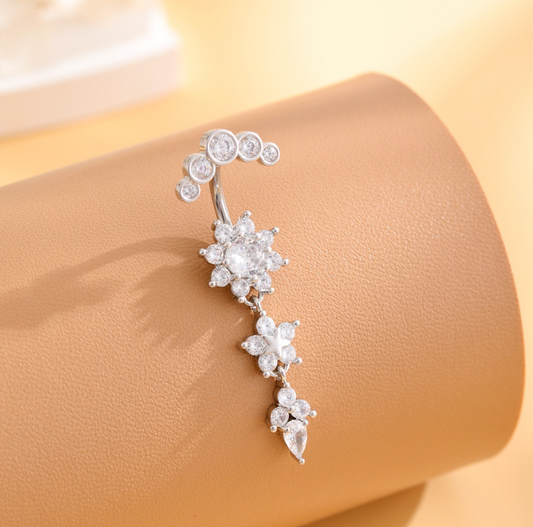 Navlepiercing med hengende rose