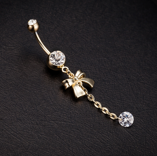 Navlepiercing med hengende sløyfe