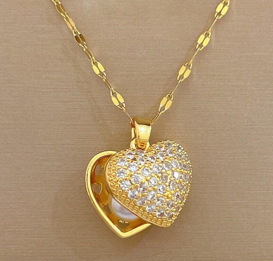 Pearl Heart – Hjerte Kjede i Gull med Perle