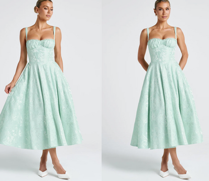 Skimrende Silhuett – Elegant kjole